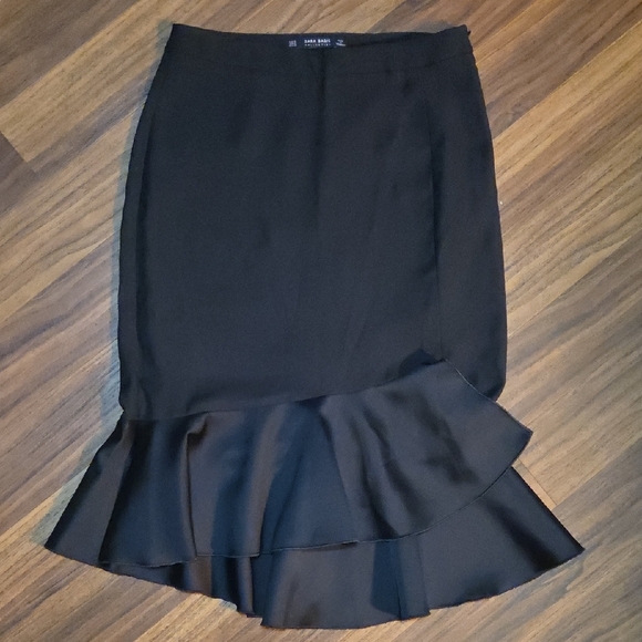 Zara Basic Black Ruffled Pencil Skirt Size S - Picture 1 of 4